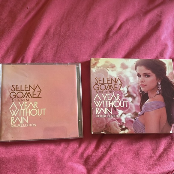 Selena Gomez deluxe albums - Picture 2 of 5